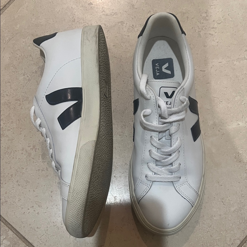 Veja White Leather Sneakers with Black V Accent -Size 39 Euro (8) - Picture 4 of 8